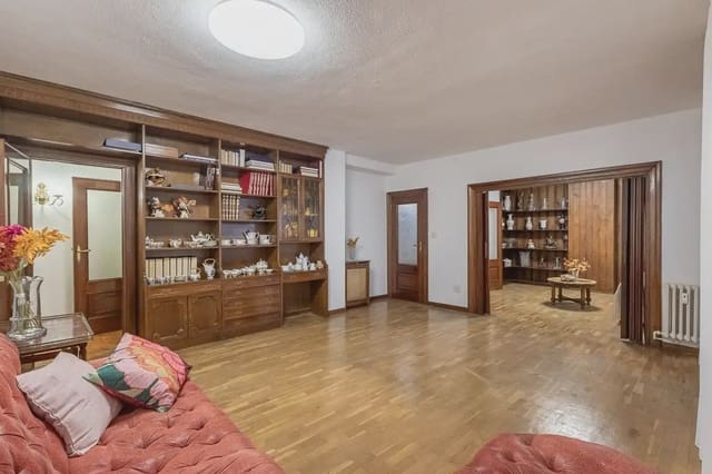5 slaapkamer Flat te koop in Albaicin, Granada stad - € 380.000 (Ref: 9837057)
