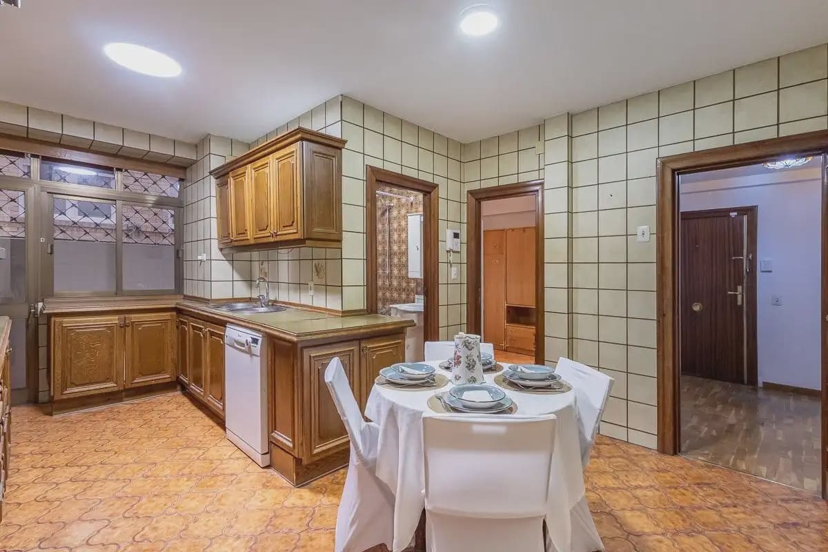 5 slaapkamer Flat te koop in Granada stad - € 380.000 (Ref: 9837057)