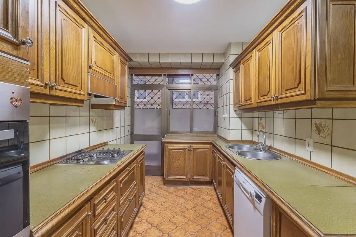 5 slaapkamer Flat te koop in Granada stad - € 380.000 (Ref: 9837057)