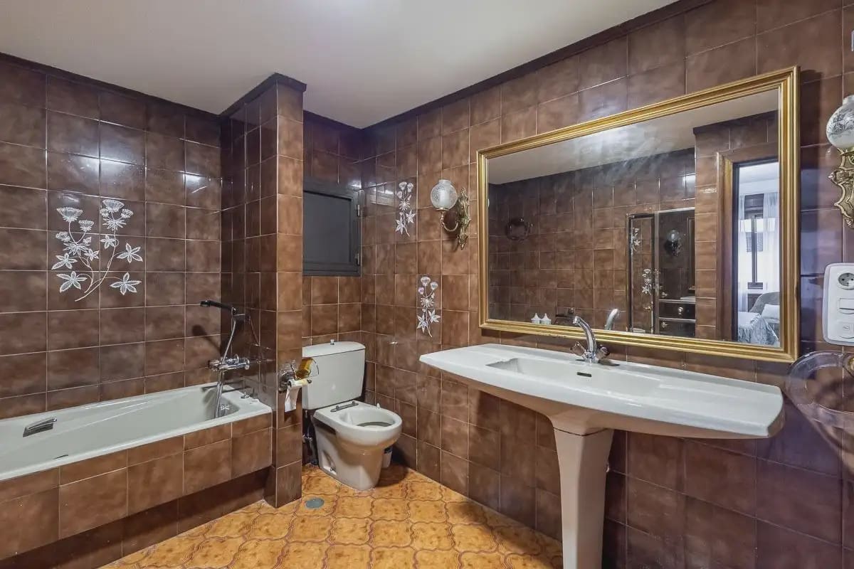 5 slaapkamer Flat te koop in Granada stad - € 380.000 (Ref: 9837057)