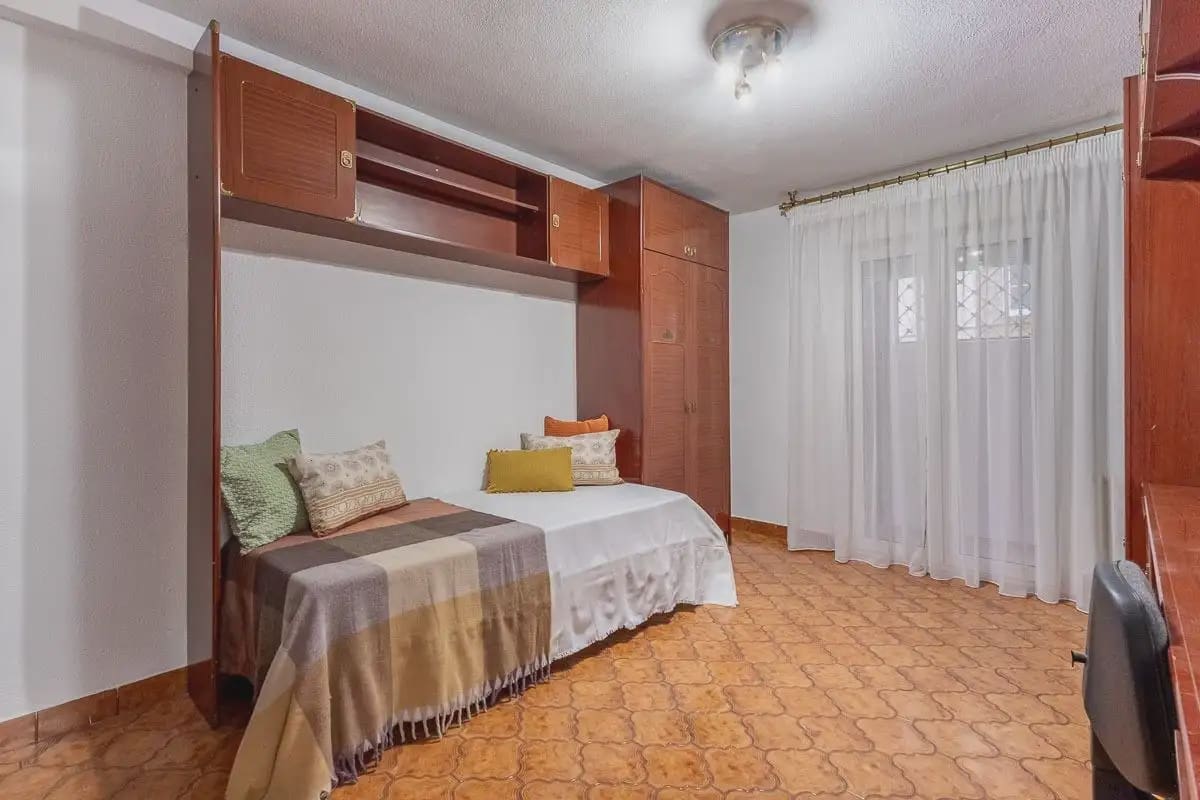 5 slaapkamer Flat te koop in Granada stad - € 380.000 (Ref: 9837057)
