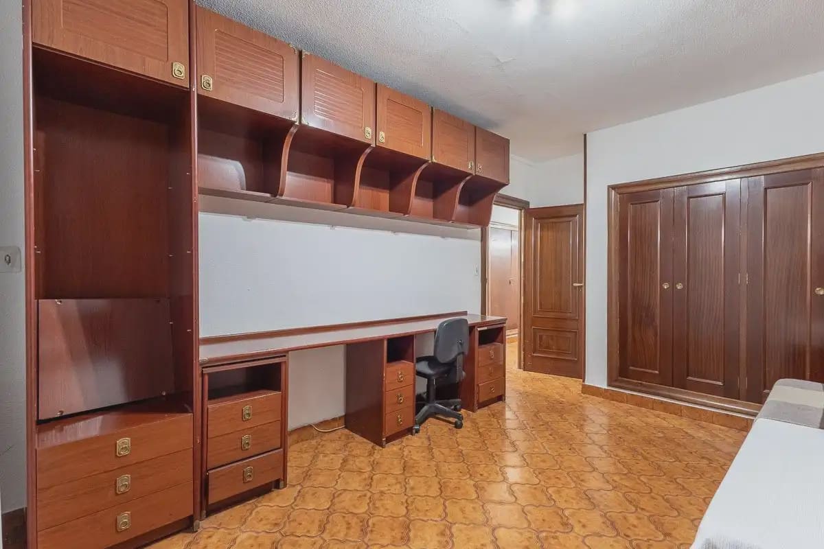 5 slaapkamer Flat te koop in Granada stad - € 380.000 (Ref: 9837057)