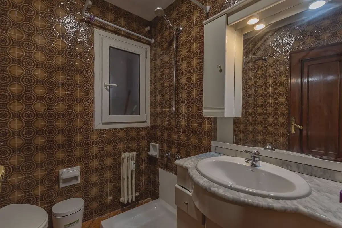 5 slaapkamer Flat te koop in Granada stad - € 380.000 (Ref: 9837057)
