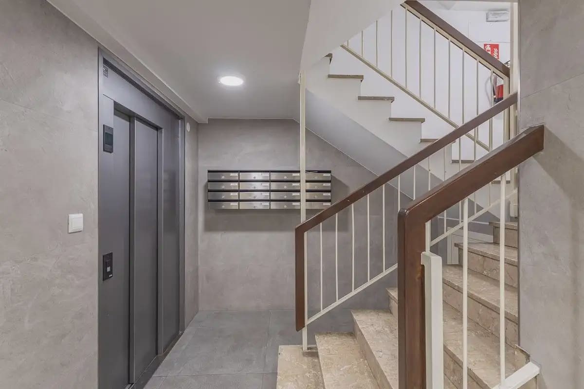 5 slaapkamer Flat te koop in Granada stad - € 380.000 (Ref: 9837057)