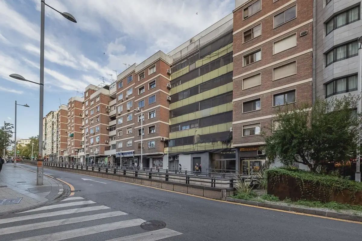 5 slaapkamer Flat te koop in Granada stad - € 380.000 (Ref: 9837057)