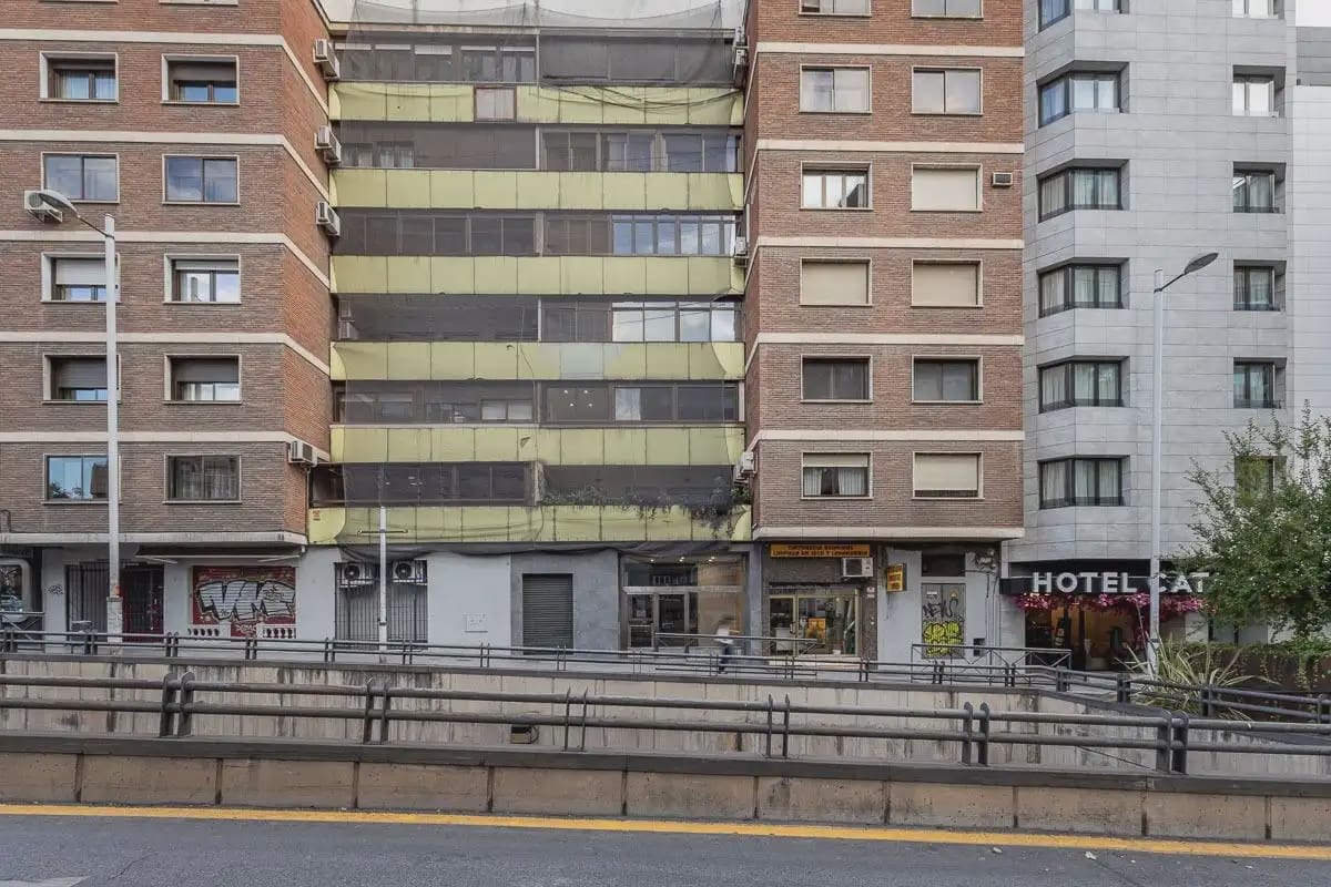 5 slaapkamer Flat te koop in Granada stad - € 380.000 (Ref: 9837057)
