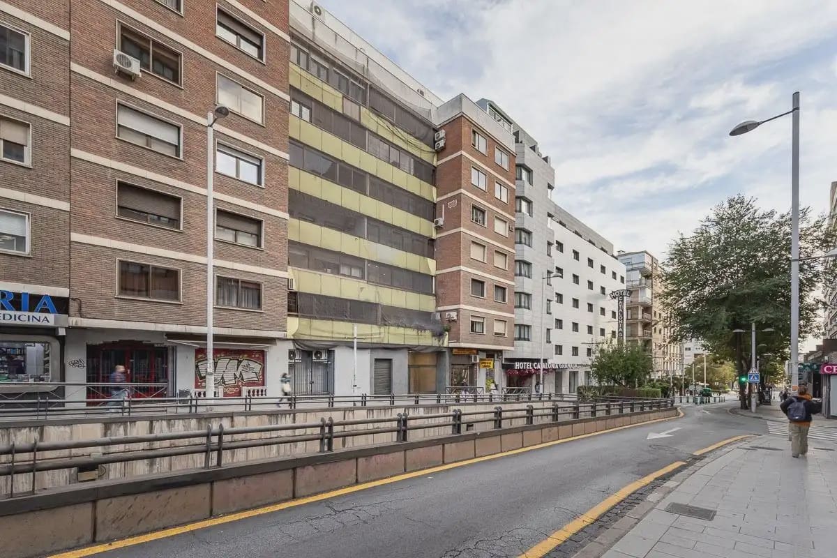 5 slaapkamer Flat te koop in Granada stad - € 380.000 (Ref: 9837057)