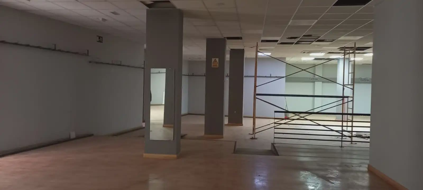 Kommersiell til leie i Granada by - € 3 800 (Ref: 9837062)