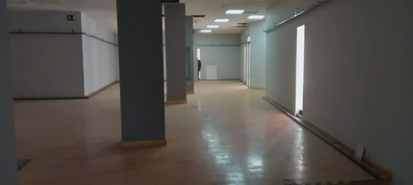Kommersiell til leie i Granada by - € 3 800 (Ref: 9837062)