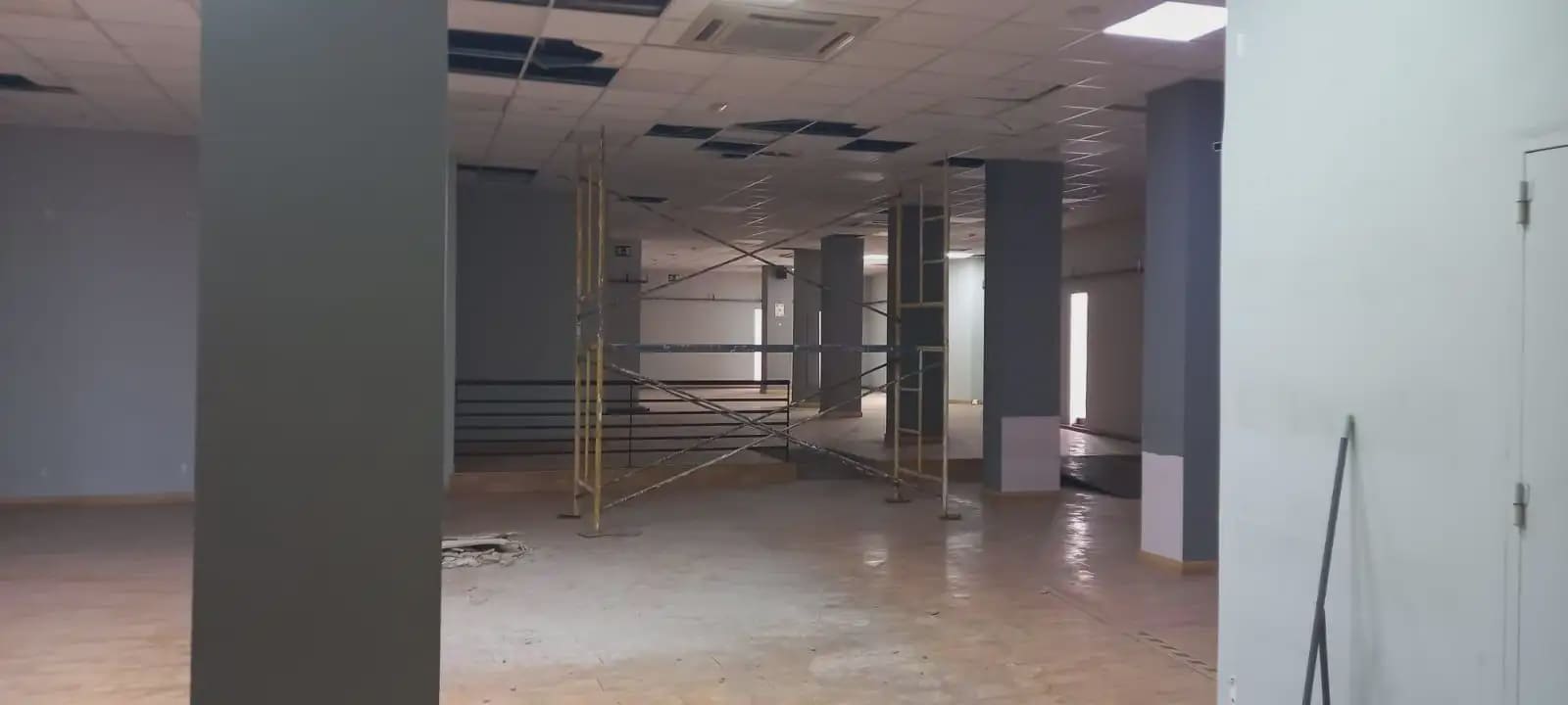 Kommersiell til leie i Granada by - € 3 800 (Ref: 9837062)