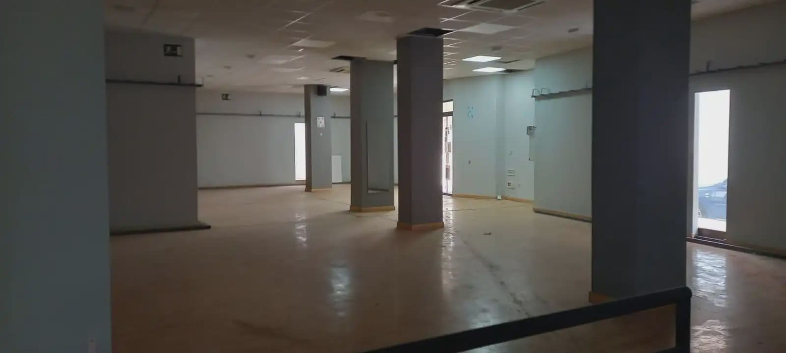 Kommersiell til leie i Granada by - € 3 800 (Ref: 9837062)
