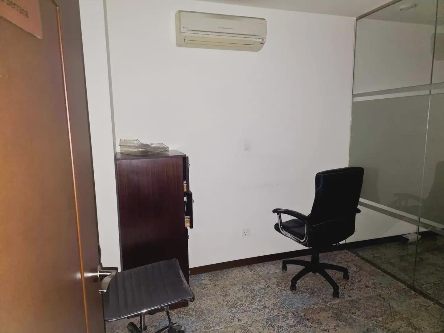 Office for rent in Granada city - € 2,000 (Ref: 9837063)