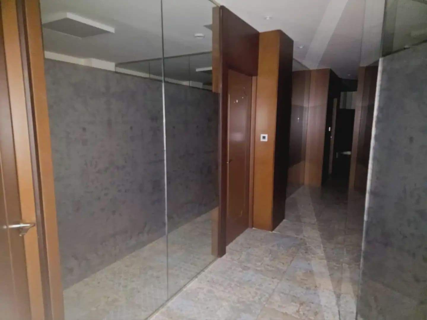 Office for rent in Granada city - € 2,000 (Ref: 9837063)