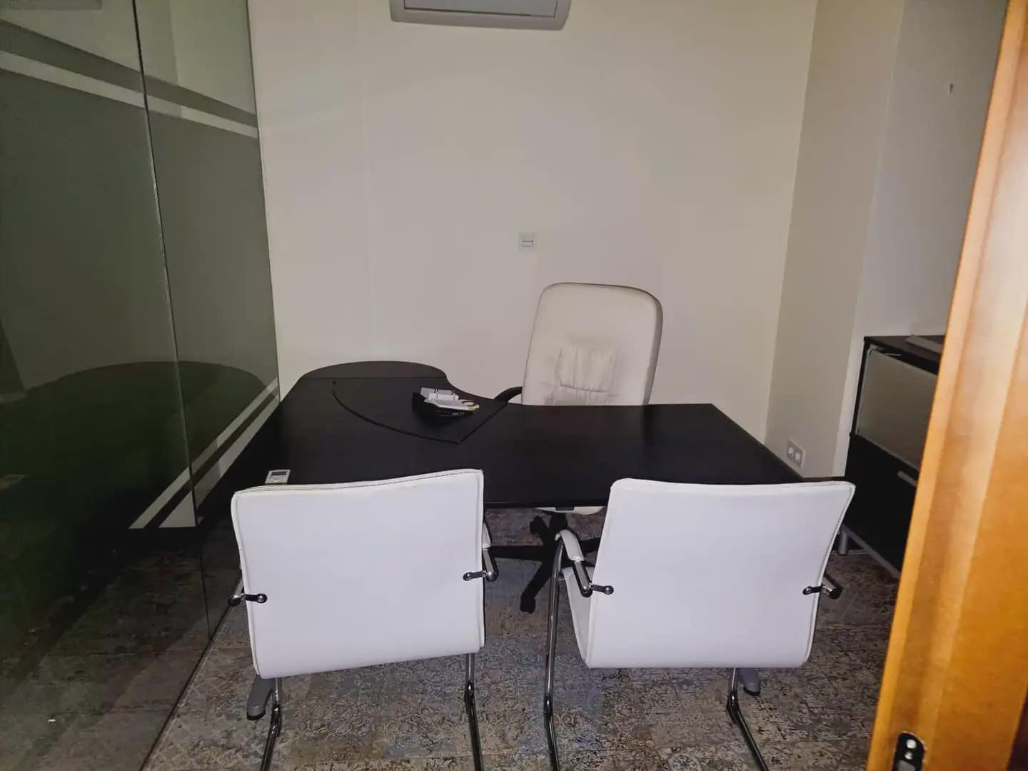 Office for rent in Granada city - € 2,000 (Ref: 9837063)