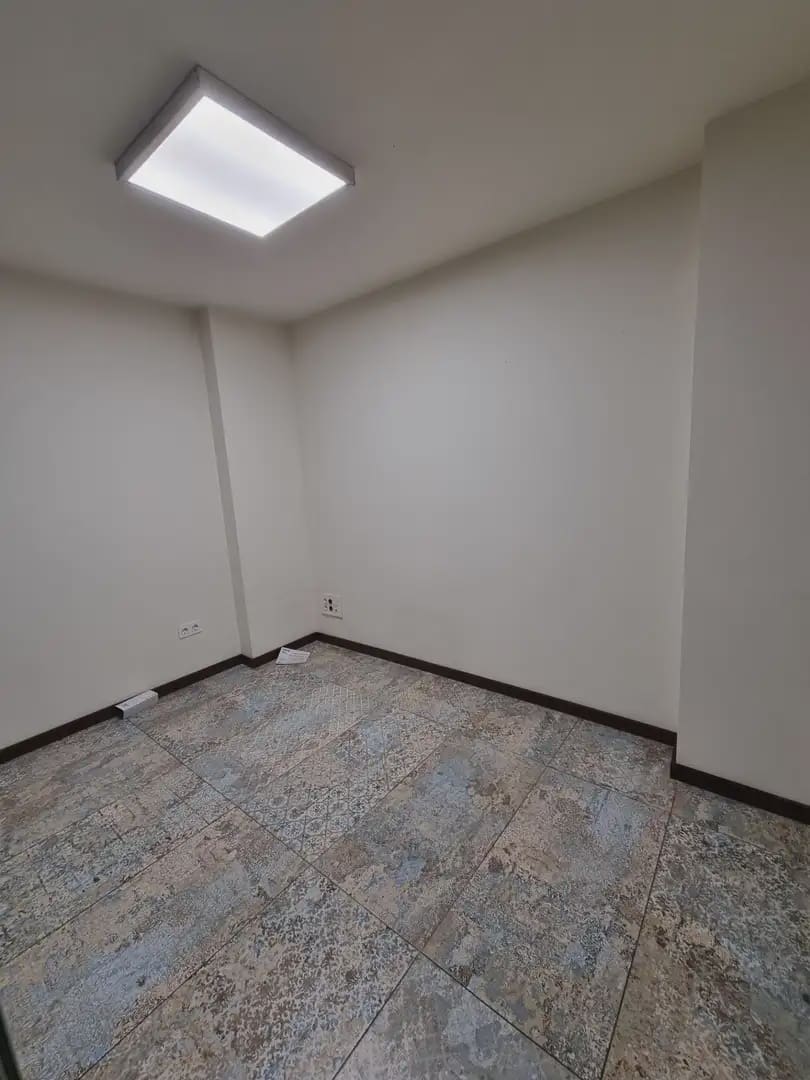 Office for rent in Granada city - € 2,000 (Ref: 9837063)