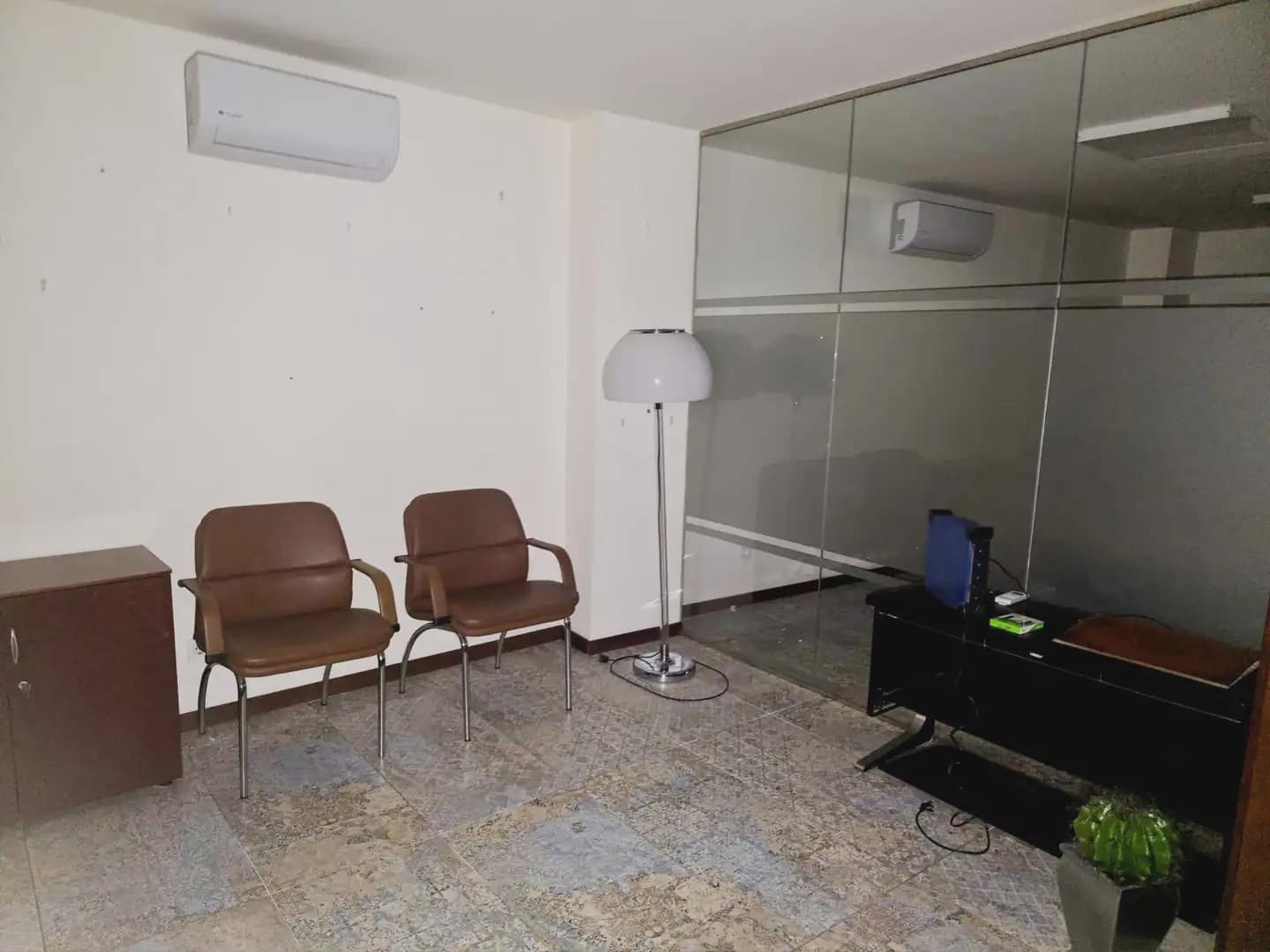 Office for rent in Granada city - € 2,000 (Ref: 9837063)