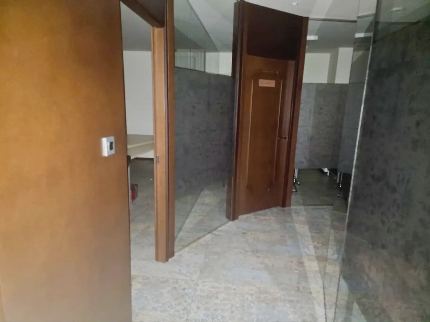 Office for rent in Granada city - € 2,000 (Ref: 9837063)