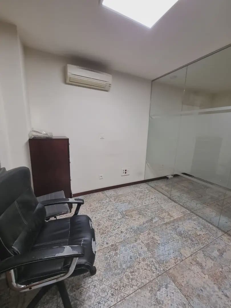 Office for rent in Granada city - € 2,000 (Ref: 9837063)
