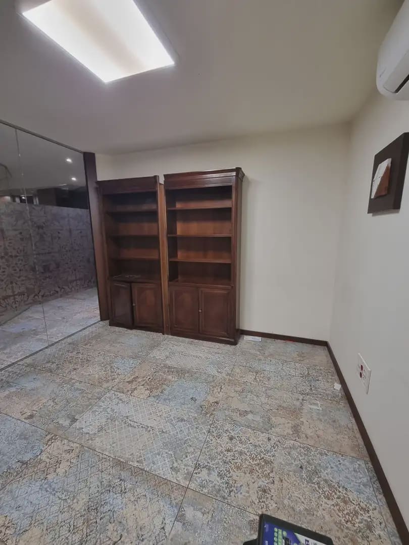 Office for rent in Granada city - € 2,000 (Ref: 9837063)