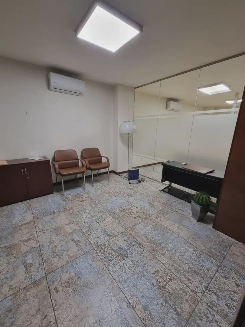 Office for rent in Granada city - € 2,000 (Ref: 9837063)
