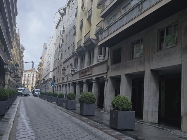 Office for rent in San Matías - Realejo, Granada city - € 2,000 (Ref: 9837063)