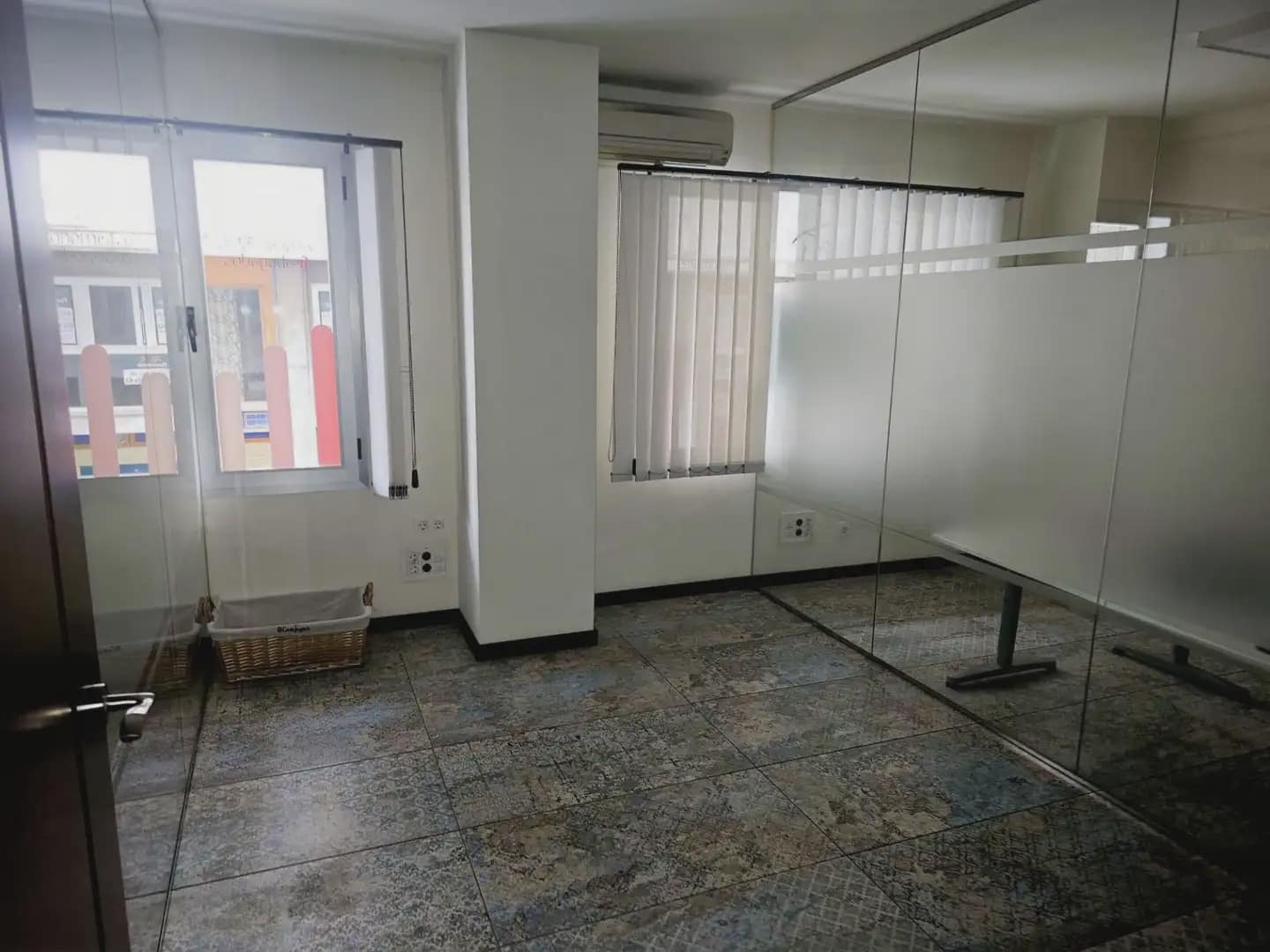 Office for rent in Granada city - € 2,000 (Ref: 9837063)