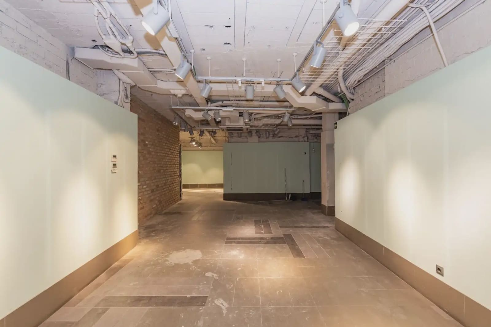 Commercial for rent in Granada city - € 11,000 (Ref: 9837069)