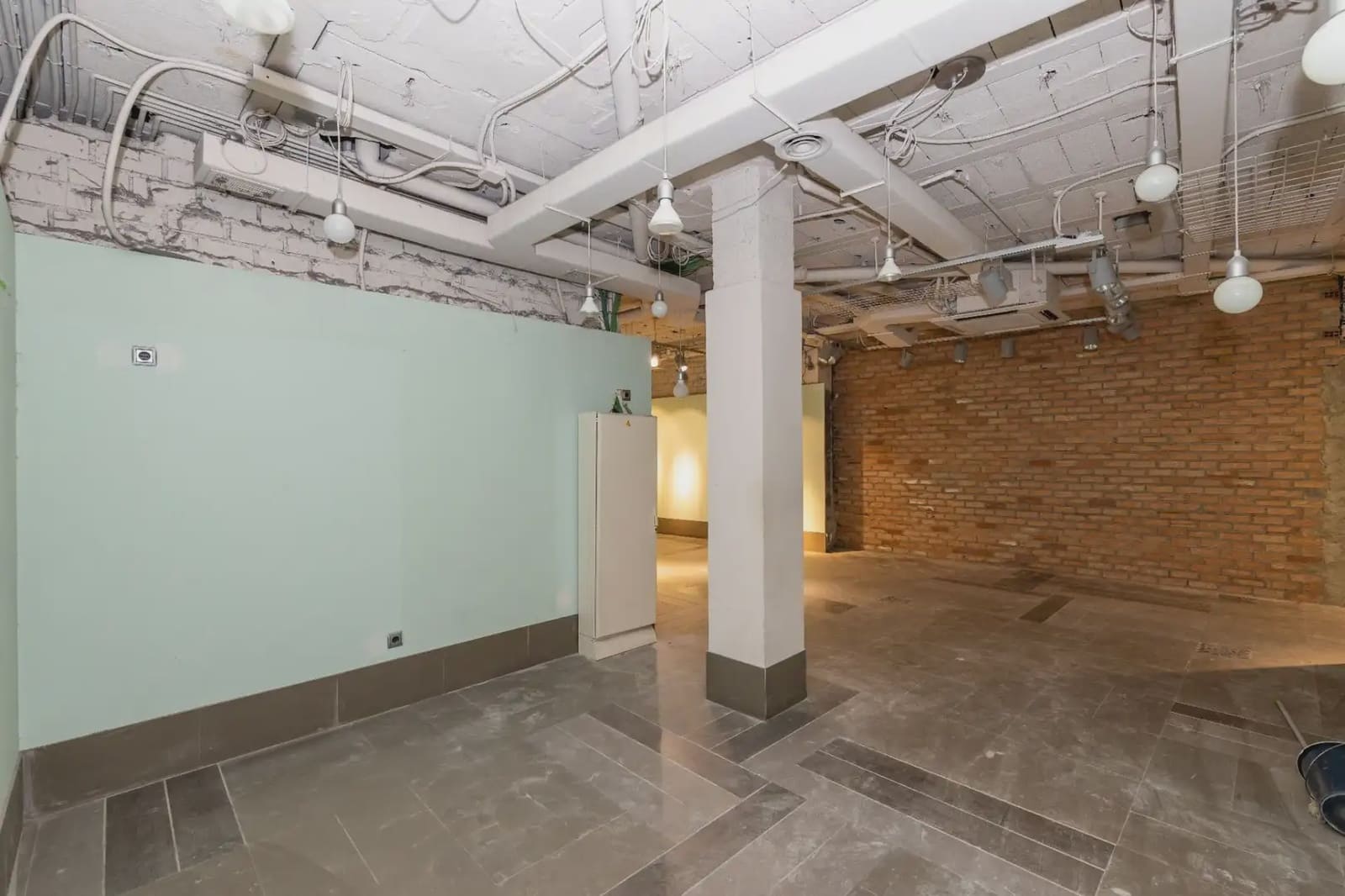 Commercial for rent in Granada city - € 11,000 (Ref: 9837069)