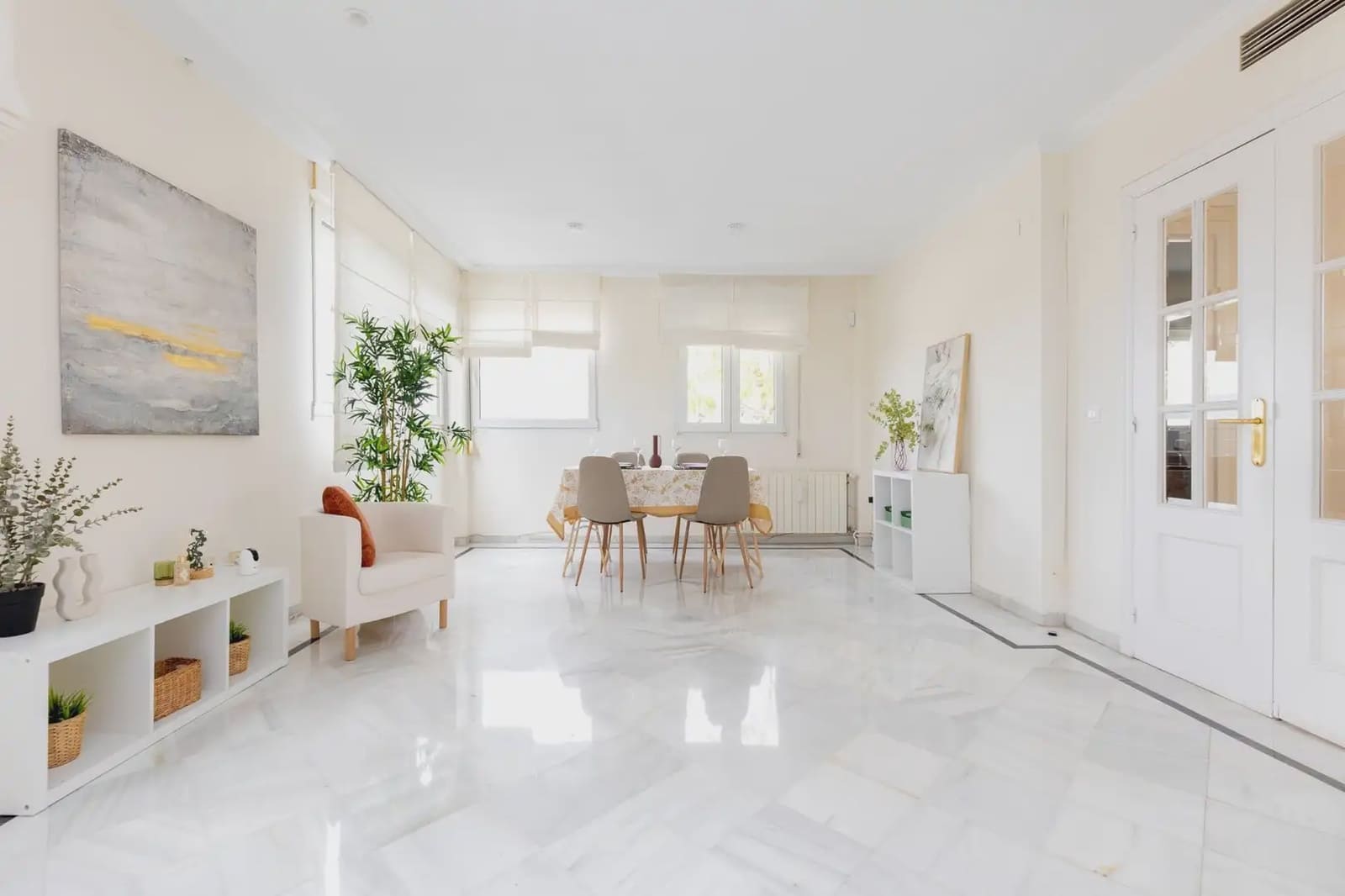 Villa for sale in Granada city with pool garage - € 699,000 (Ref: 9837071)