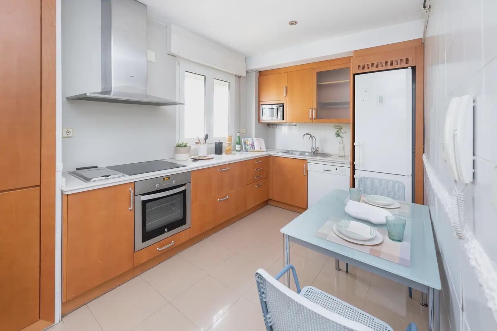 Villa for sale in Granada city with pool garage - € 699,000 (Ref: 9837071)