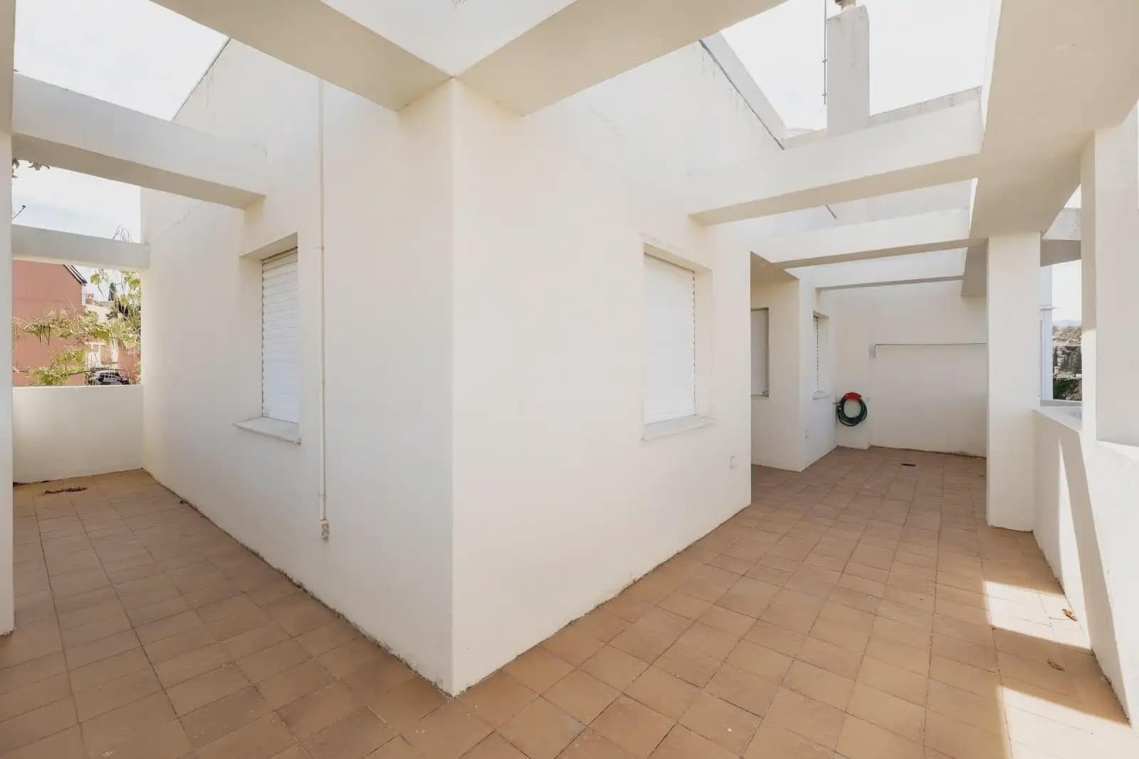 Villa for sale in Granada city with pool garage - € 699,000 (Ref: 9837071)