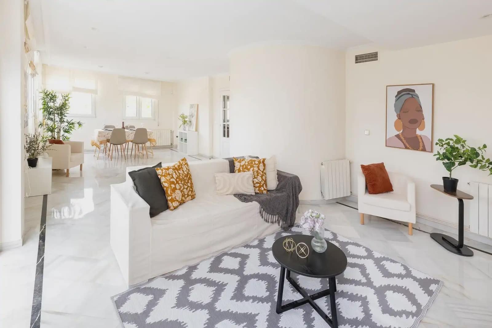 Villa for sale in Granada city with pool garage - € 699,000 (Ref: 9837071)