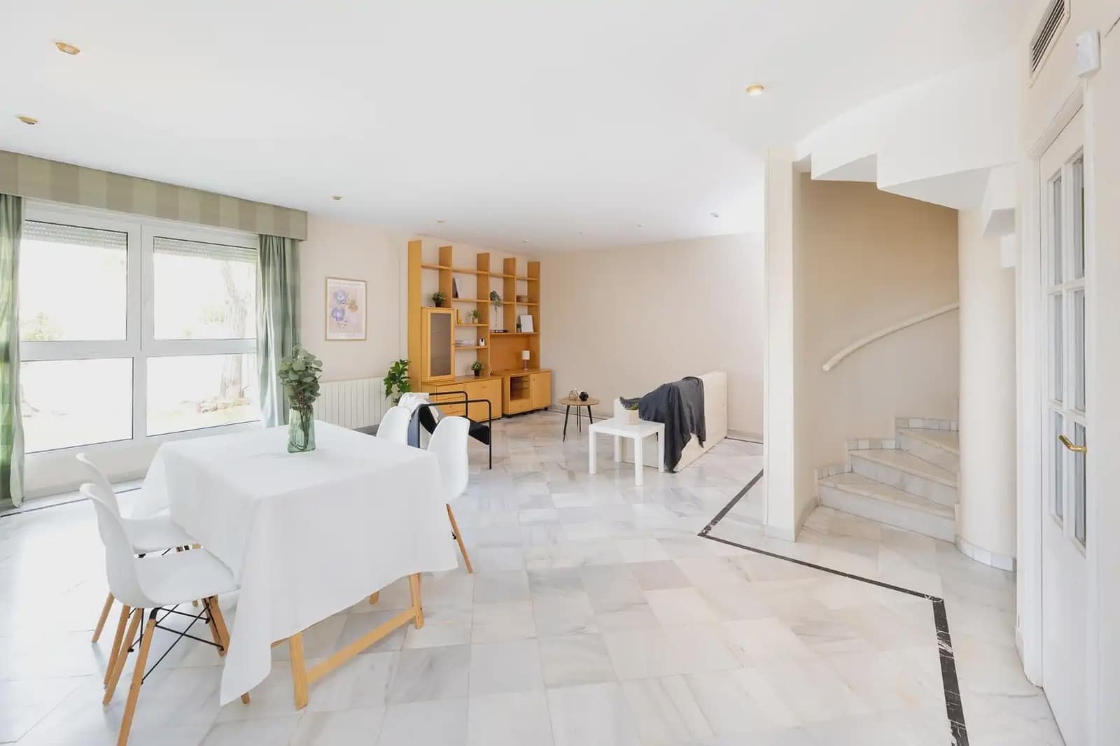 Villa for sale in Granada city with pool garage - € 699,000 (Ref: 9837071)