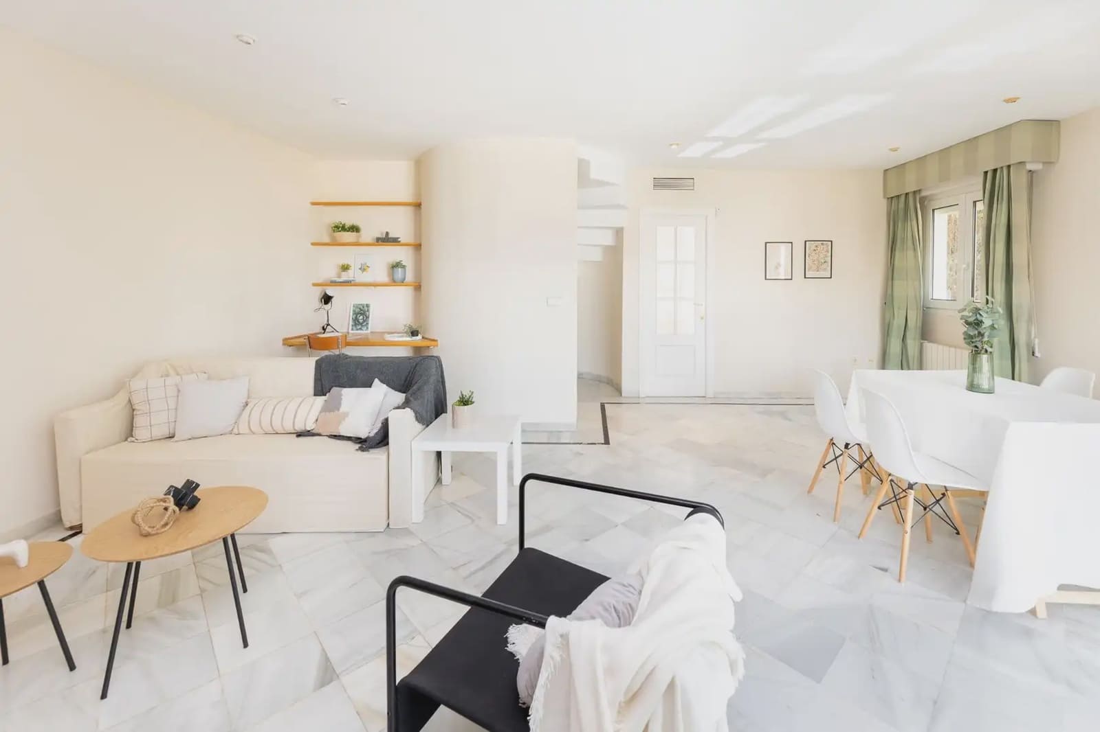 Villa for sale in Granada city with pool garage - € 699,000 (Ref: 9837071)