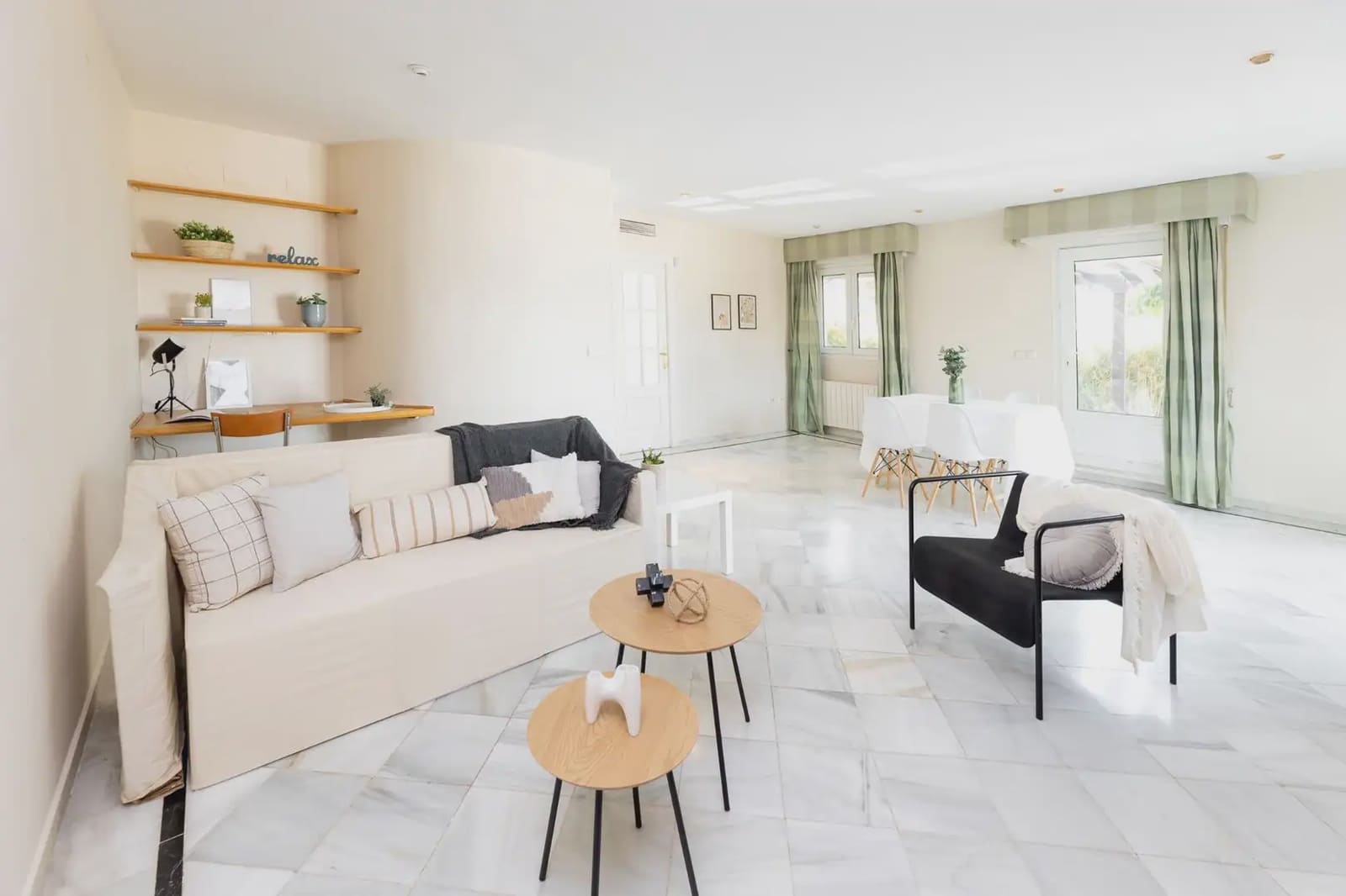 Villa for sale in Granada city with pool garage - € 699,000 (Ref: 9837071)