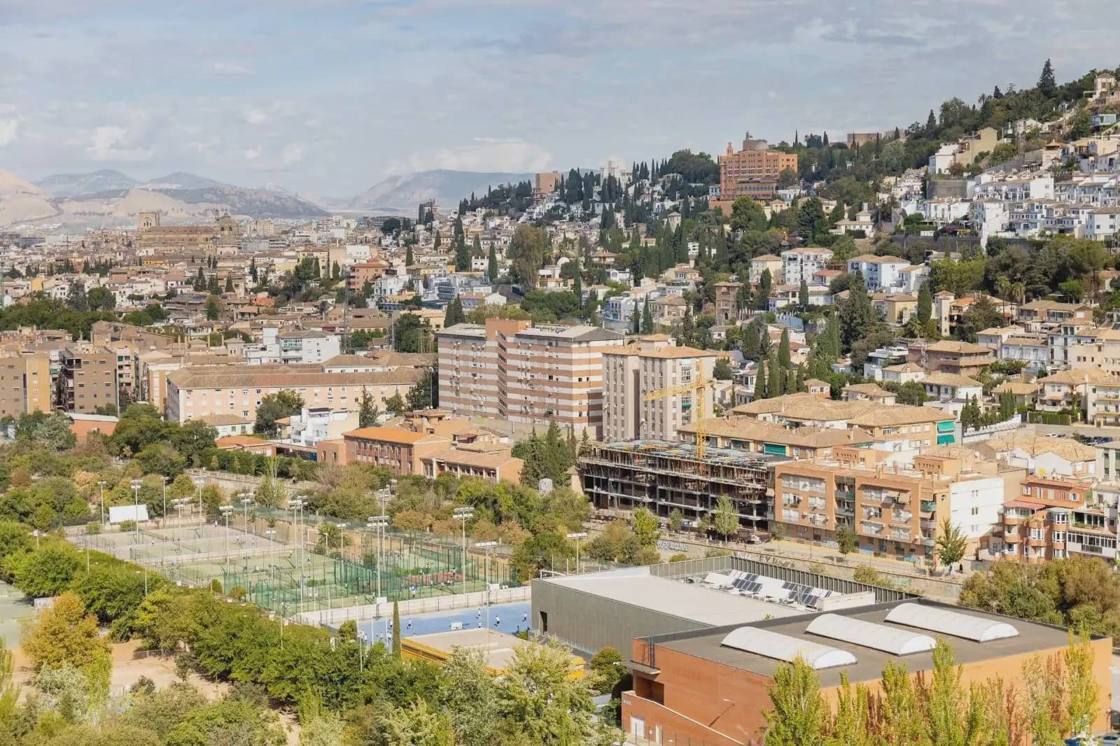 Villa for sale in Granada city with pool garage - € 699,000 (Ref: 9837071)