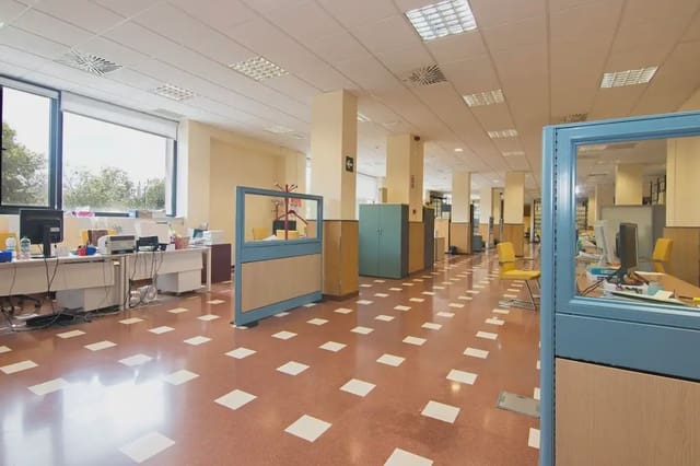 Local Comercial en San Francisco Javier, Granada ciudad en venta - 507.500 € (Ref: 9837072)