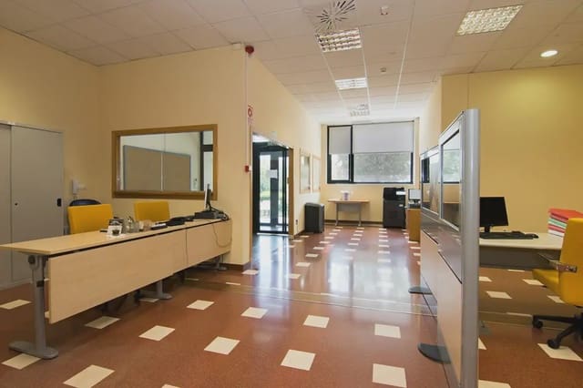 Local Comercial en San Francisco Javier, Granada ciudad en venta - 507.500 € (Ref: 9837072)