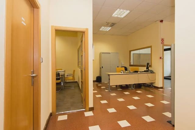 Local Comercial en San Francisco Javier, Granada ciudad en venta - 507.500 € (Ref: 9837072)