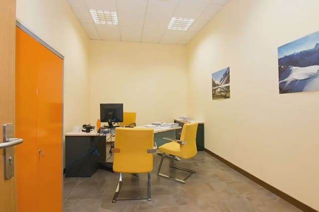 Local Comercial en San Francisco Javier, Granada ciudad en venta - 507.500 € (Ref: 9837072)