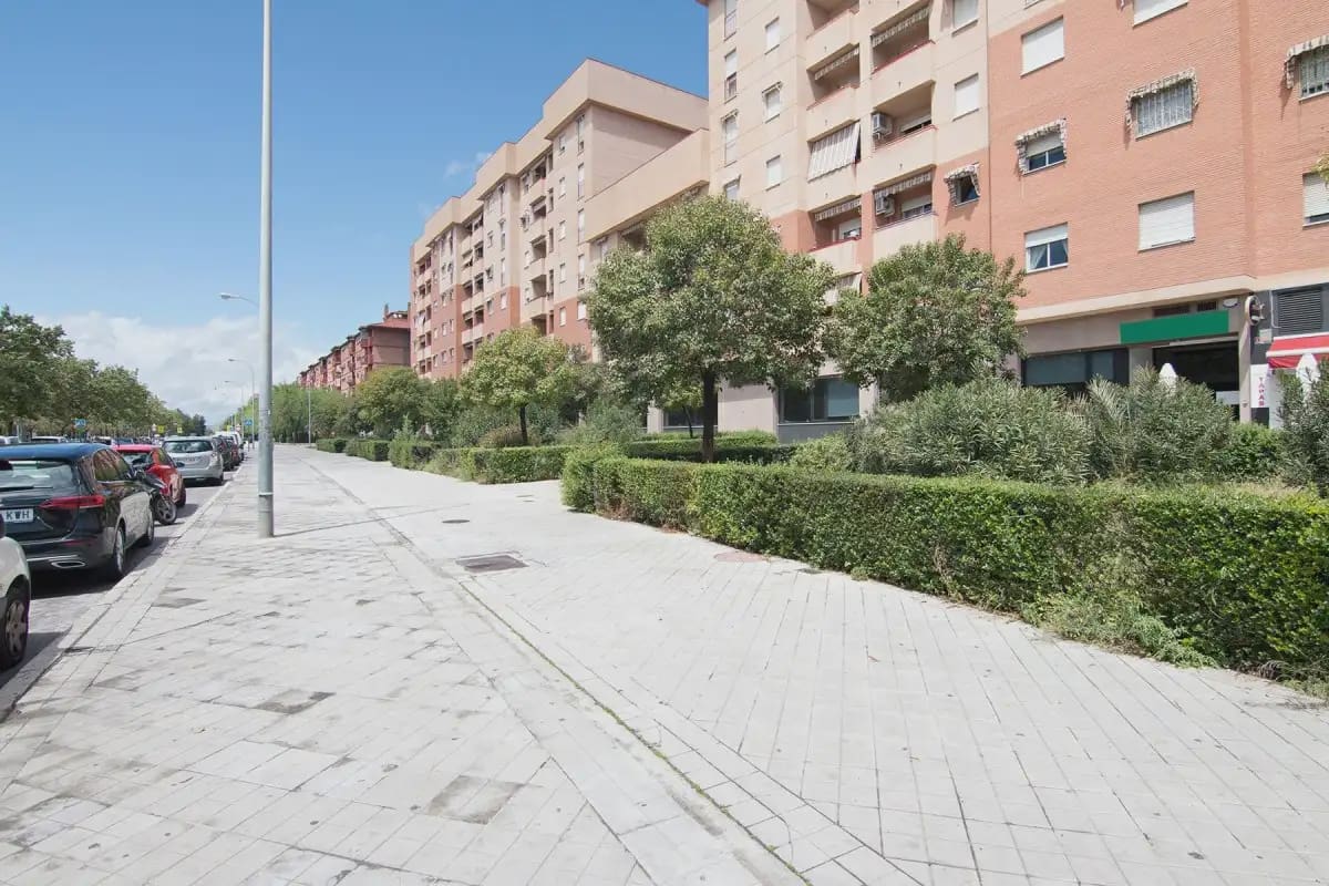 Local Comercial en Granada ciudad en venta - 507.500 € (Ref: 9837072)