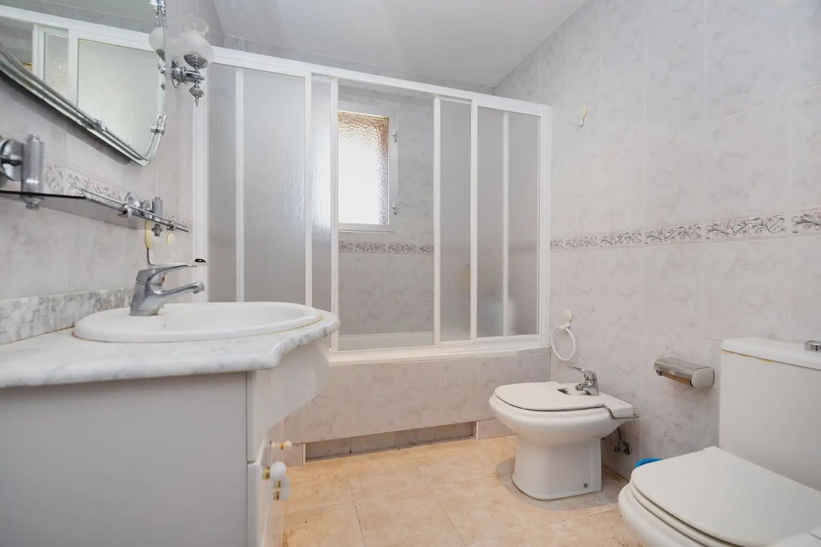 Moradia para venda em Ogijares com piscina garagem - 590 000 € (Ref: 9837073)