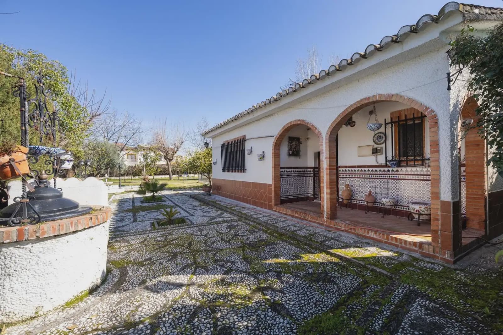 Moradia para venda em Ogijares com piscina garagem - 590 000 € (Ref: 9837073)