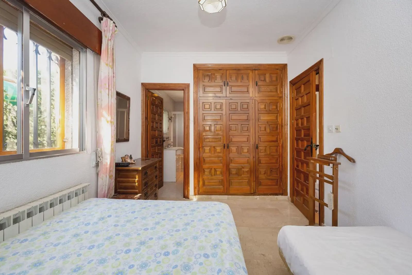 Moradia para venda em Ogijares com piscina garagem - 590 000 € (Ref: 9837073)