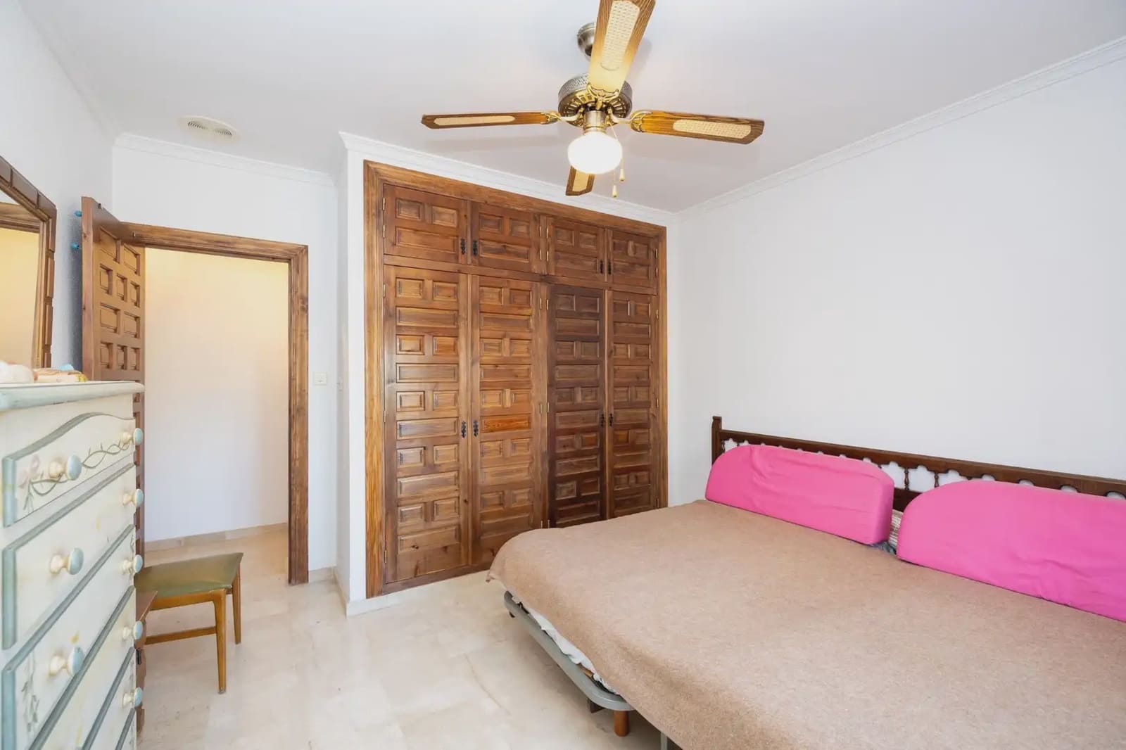 Moradia para venda em Ogijares com piscina garagem - 590 000 € (Ref: 9837073)