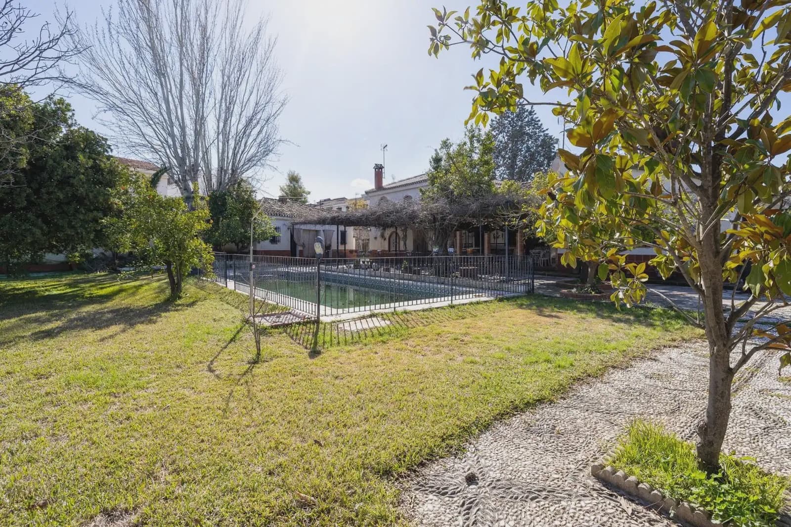 Moradia para venda em Ogijares com piscina garagem - 590 000 € (Ref: 9837073)