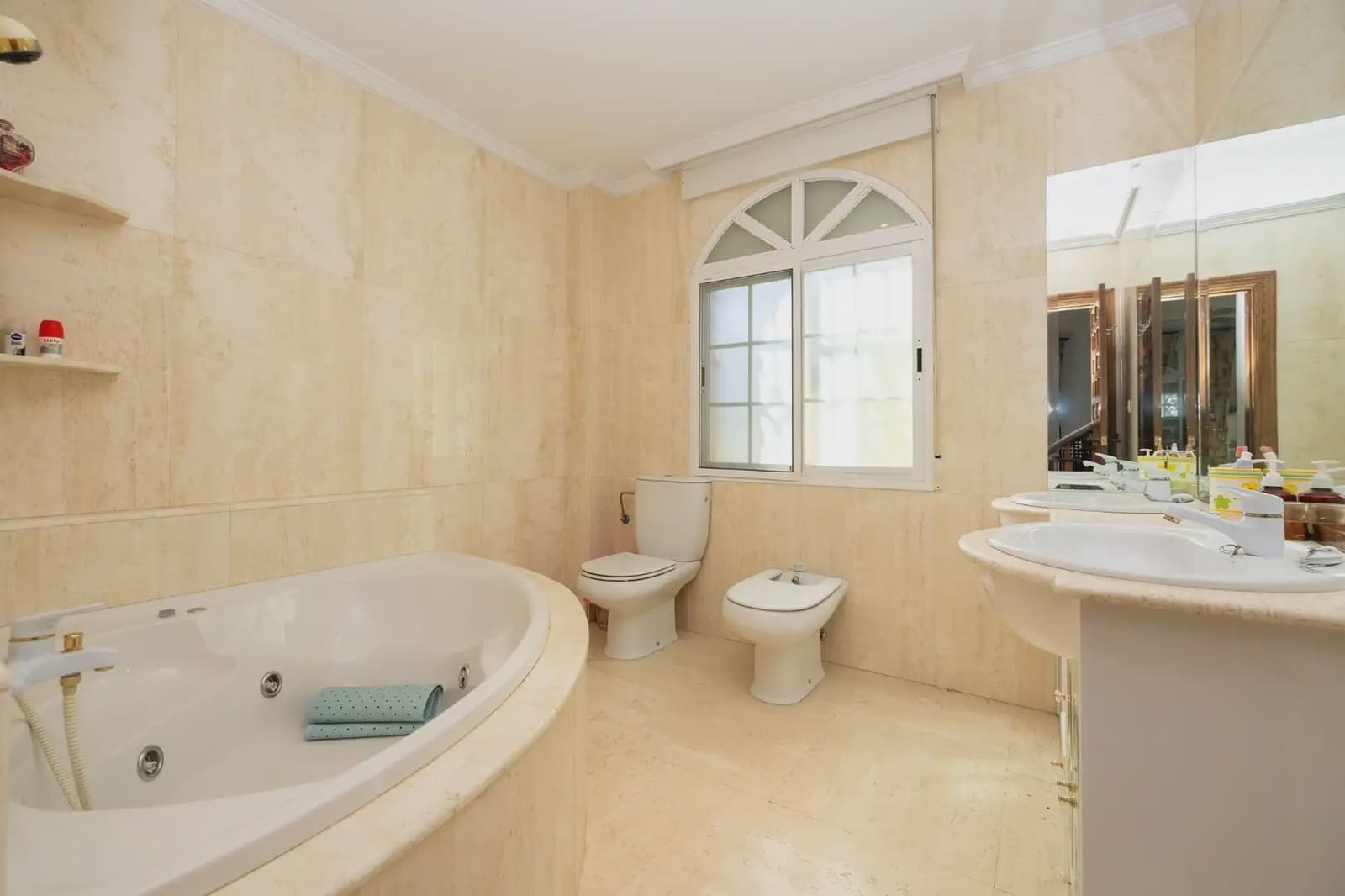 Moradia para venda em Ogijares com piscina garagem - 590 000 € (Ref: 9837073)