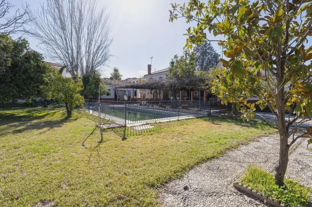 Villa til salg i Ogíjares med swimmingpool garage - € 590.000 (Ref: 9837073)