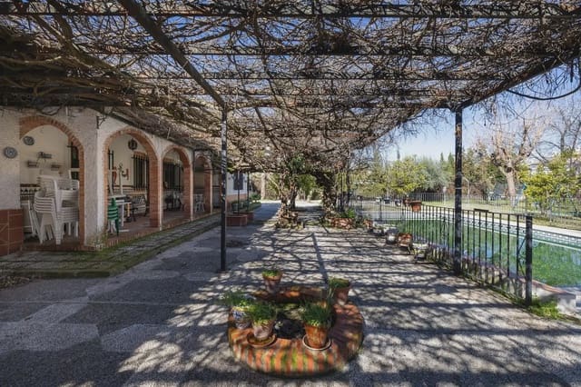 Villa til salg i Ogíjares med swimmingpool garage - € 590.000 (Ref: 9837073)