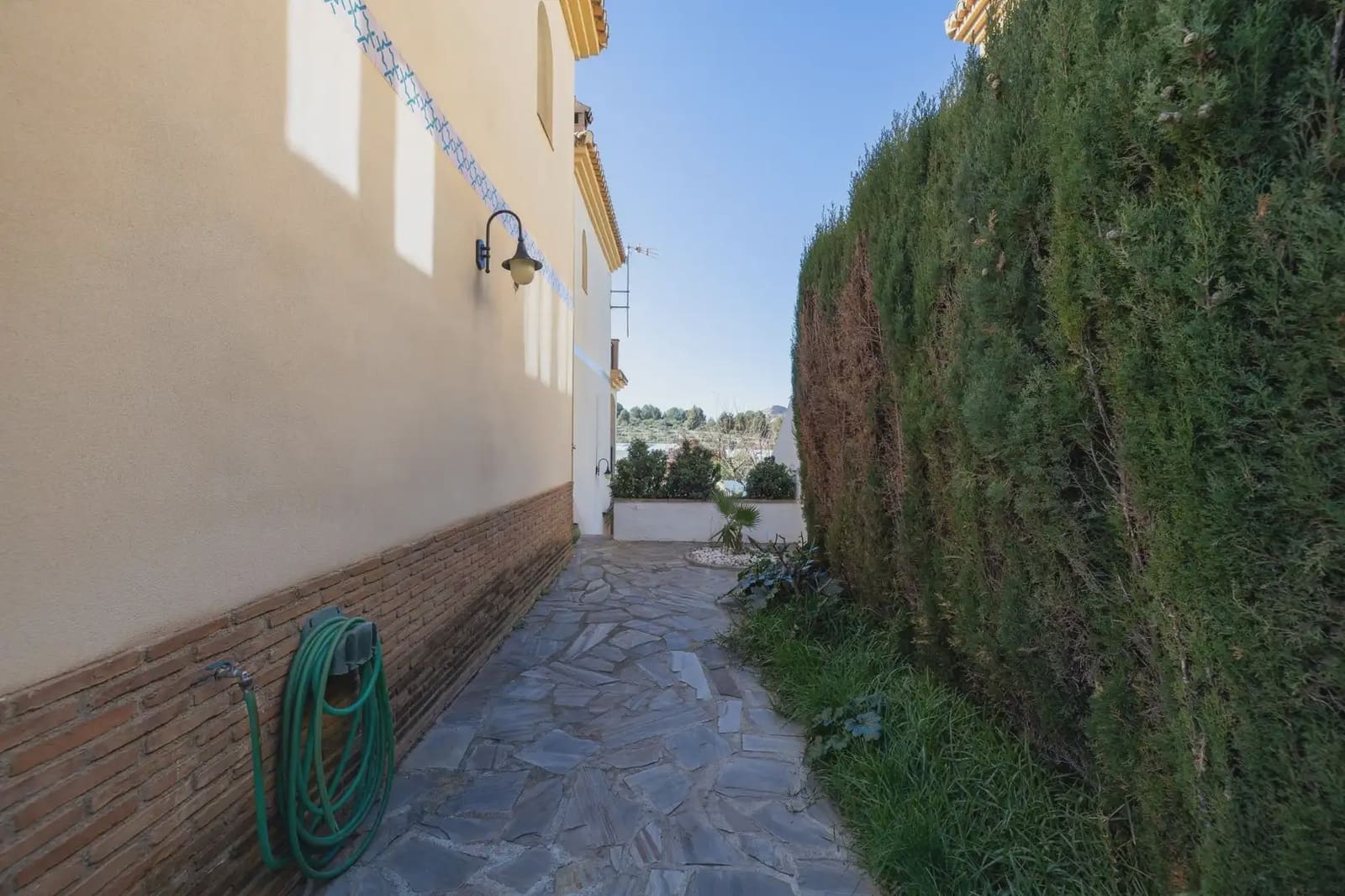 Villa till salu i Alhendin med pool garage - 345 000 € (Ref: 9837074)